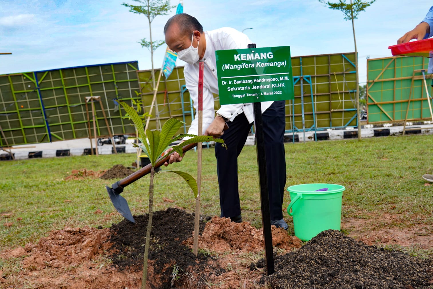 Kementerian Lingkungan Hidup dan Kehutanan Lakukan Penanaman Pohon Serentak di Seluruh Indonesia untuk Mitigasi Perubahan Iklim