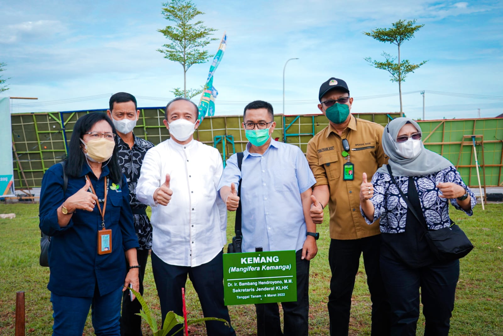 PPID | Kementrian Lingkungan Hidup Dan Kehutanan | Sekjen KLHK: Tanam ...